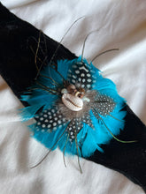 Cargar imagen en el visor de la galería, Feathered Headband